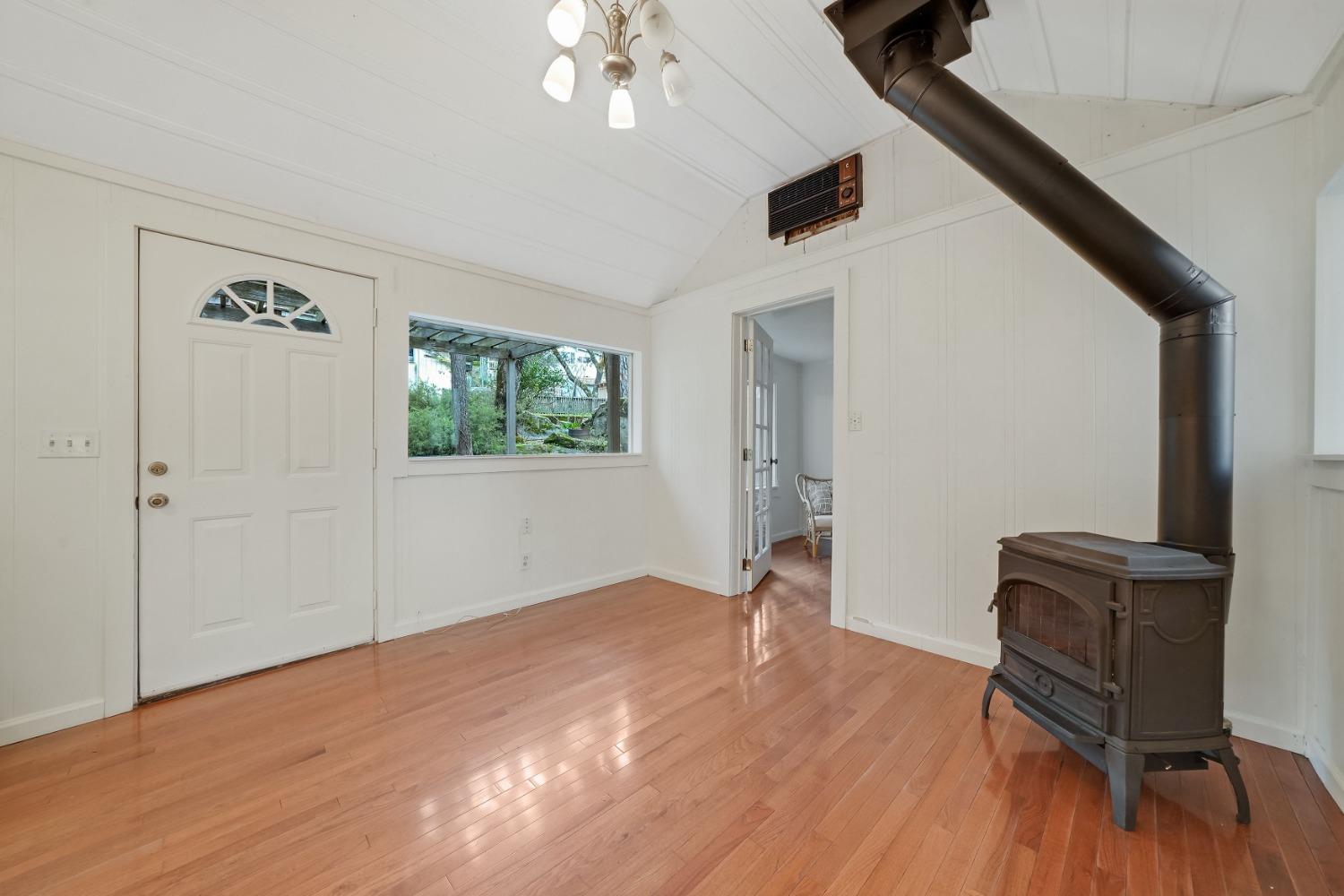 14583 Emigrant Trail