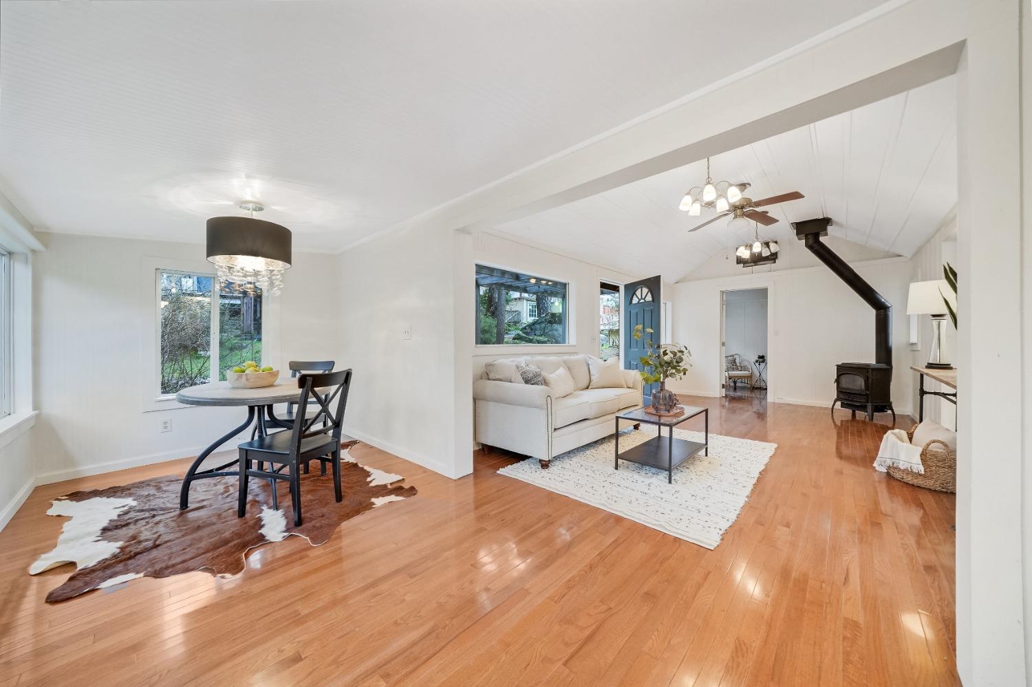 14583 Emigrant Trail