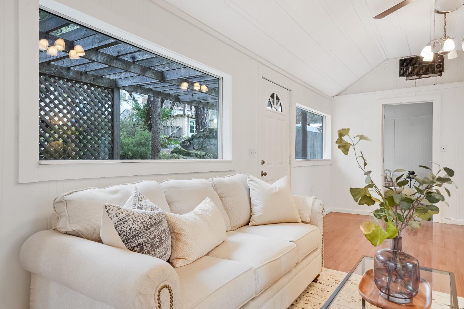 14583 Emigrant Trail