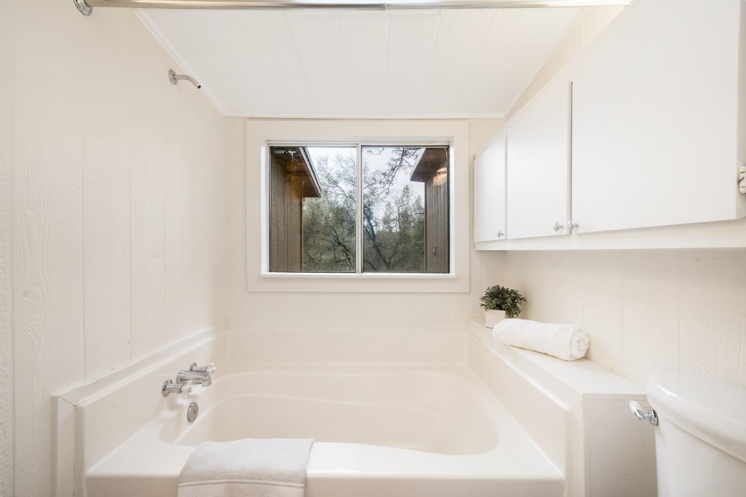 14583 Emigrant Trail