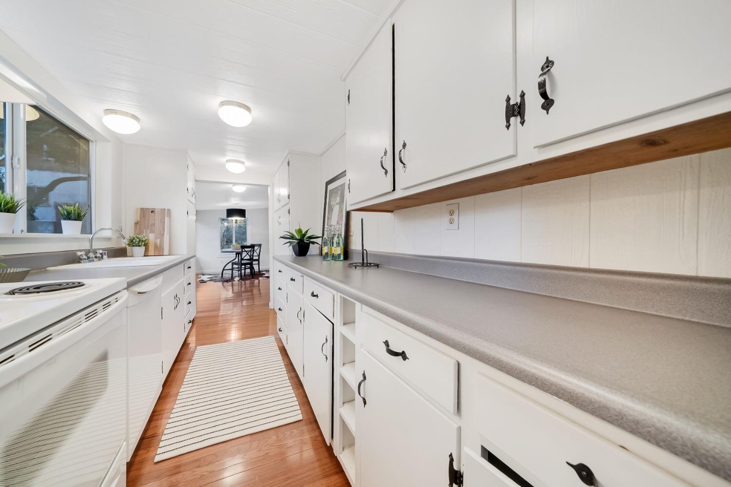 14583 Emigrant Trail