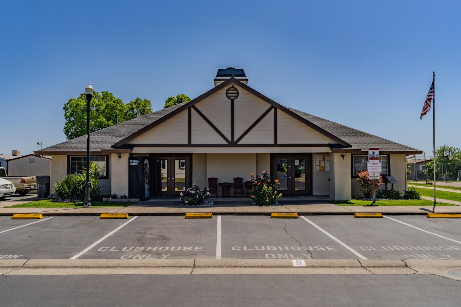 1400 W Marlette Street 85