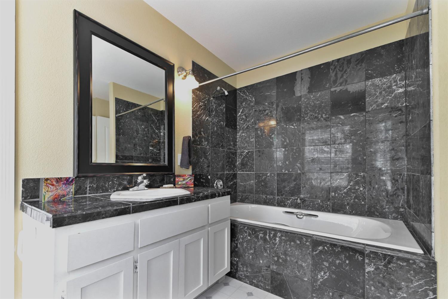 10621 Fleehart Street