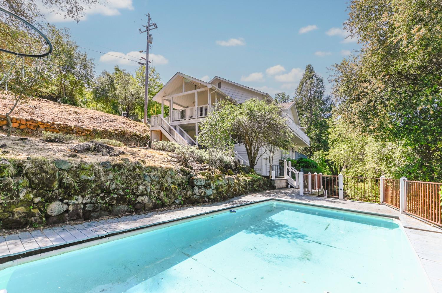 10621 Fleehart Street