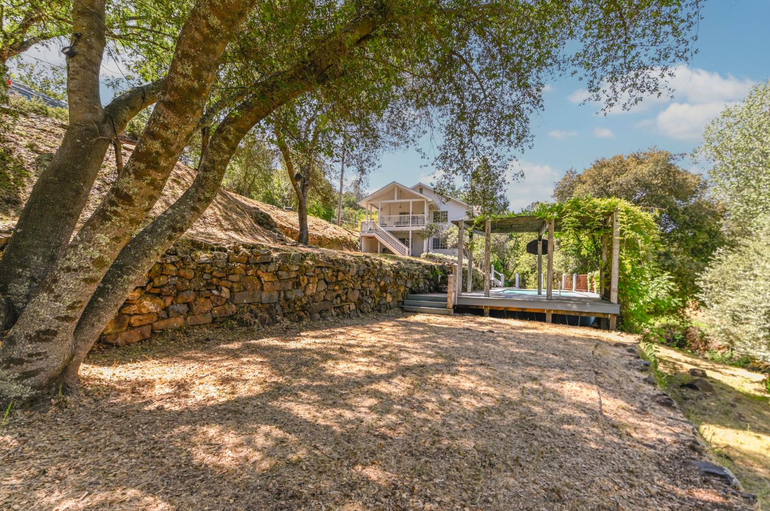 10621 Fleehart Street