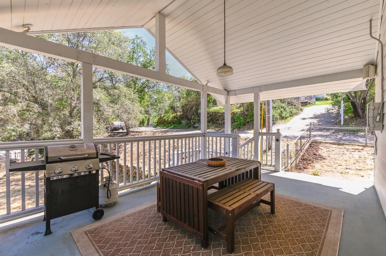 10621 Fleehart Street