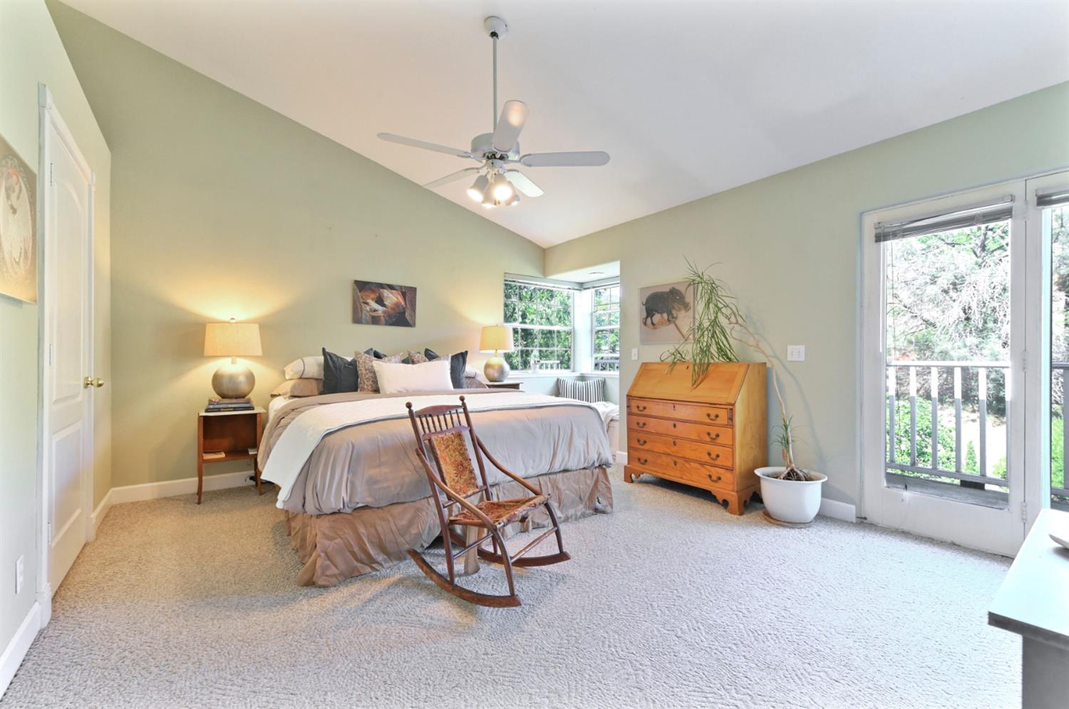 10621 Fleehart Street