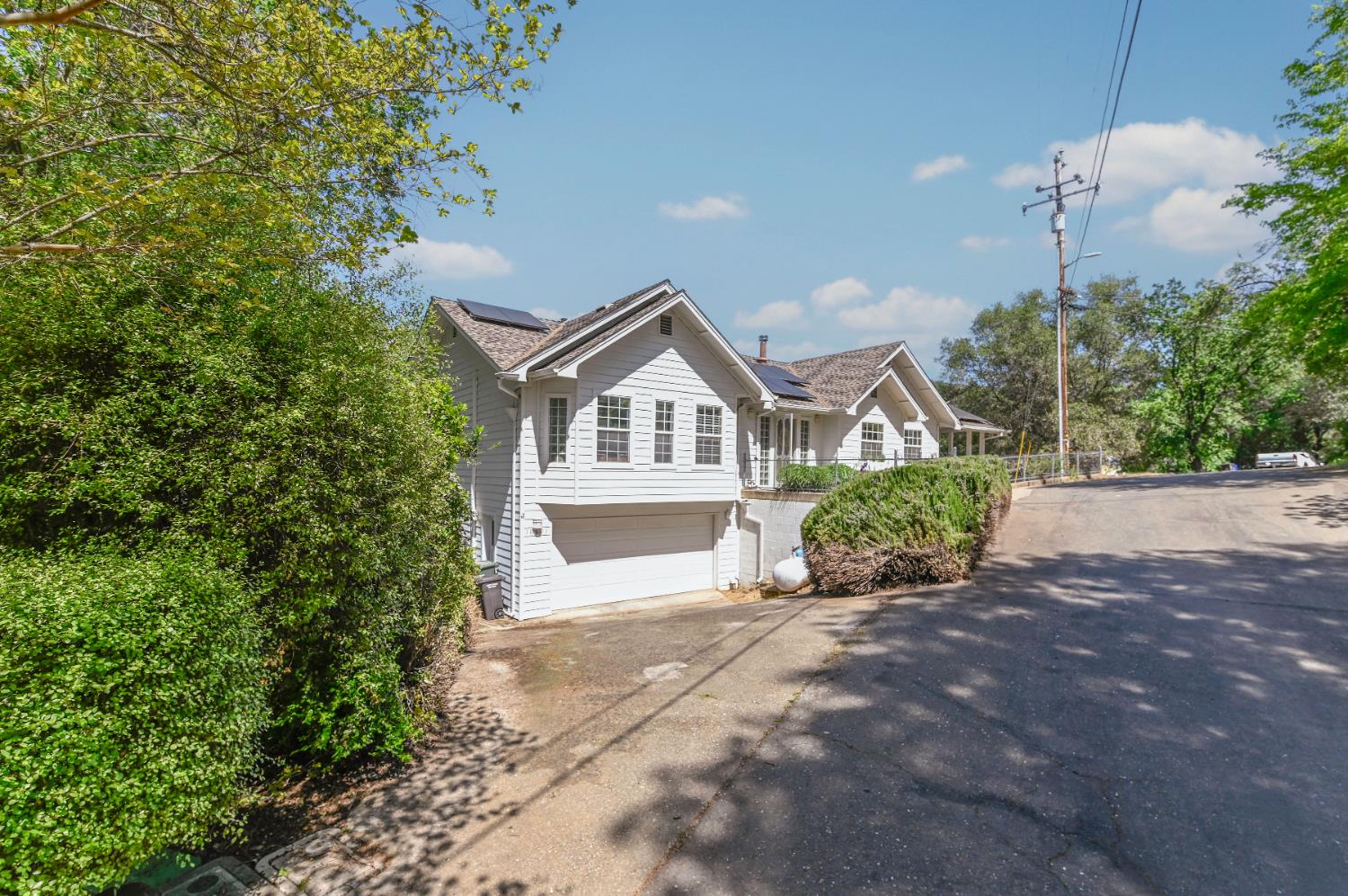 10621 Fleehart Street