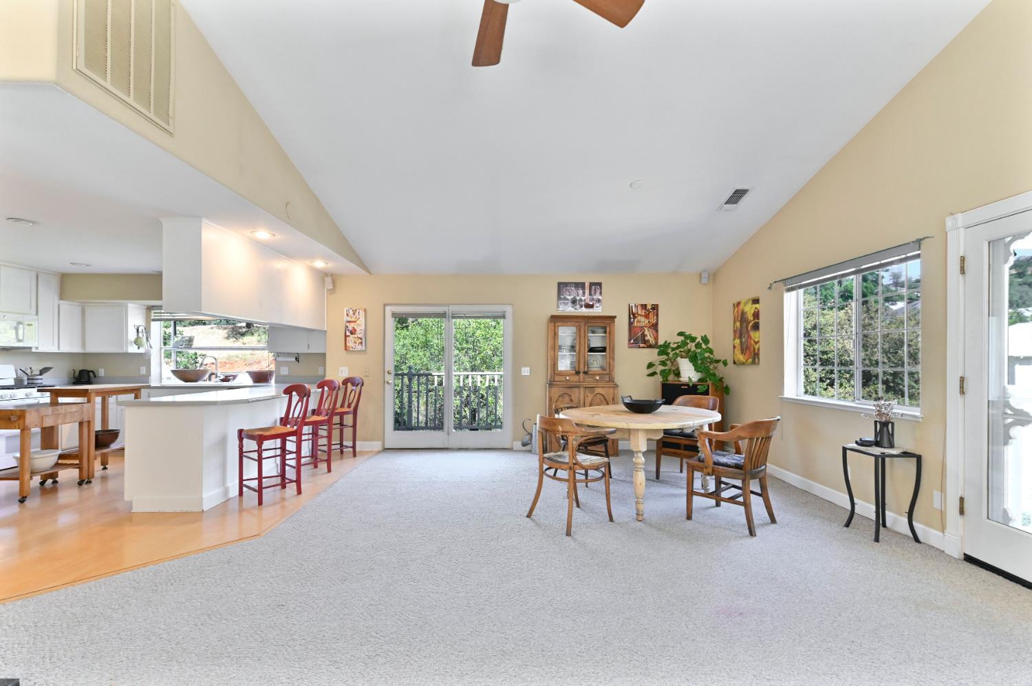 10621 Fleehart Street