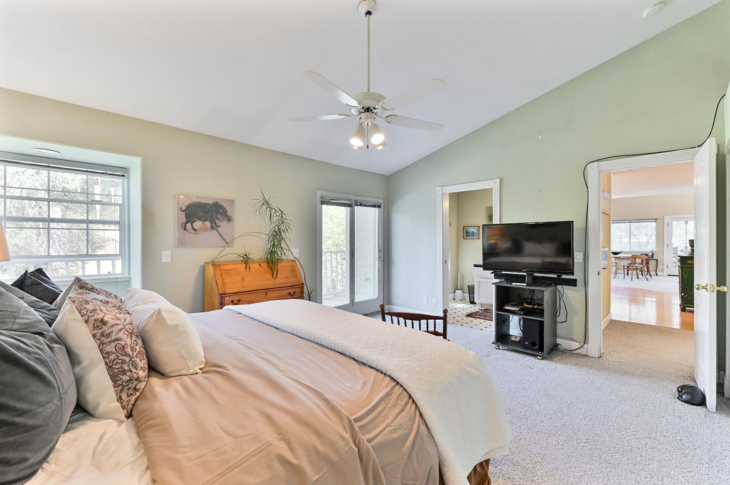 10621 Fleehart Street