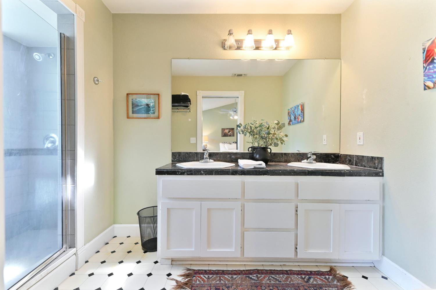 10621 Fleehart Street