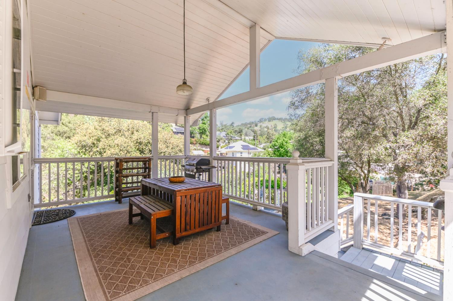 10621 Fleehart Street