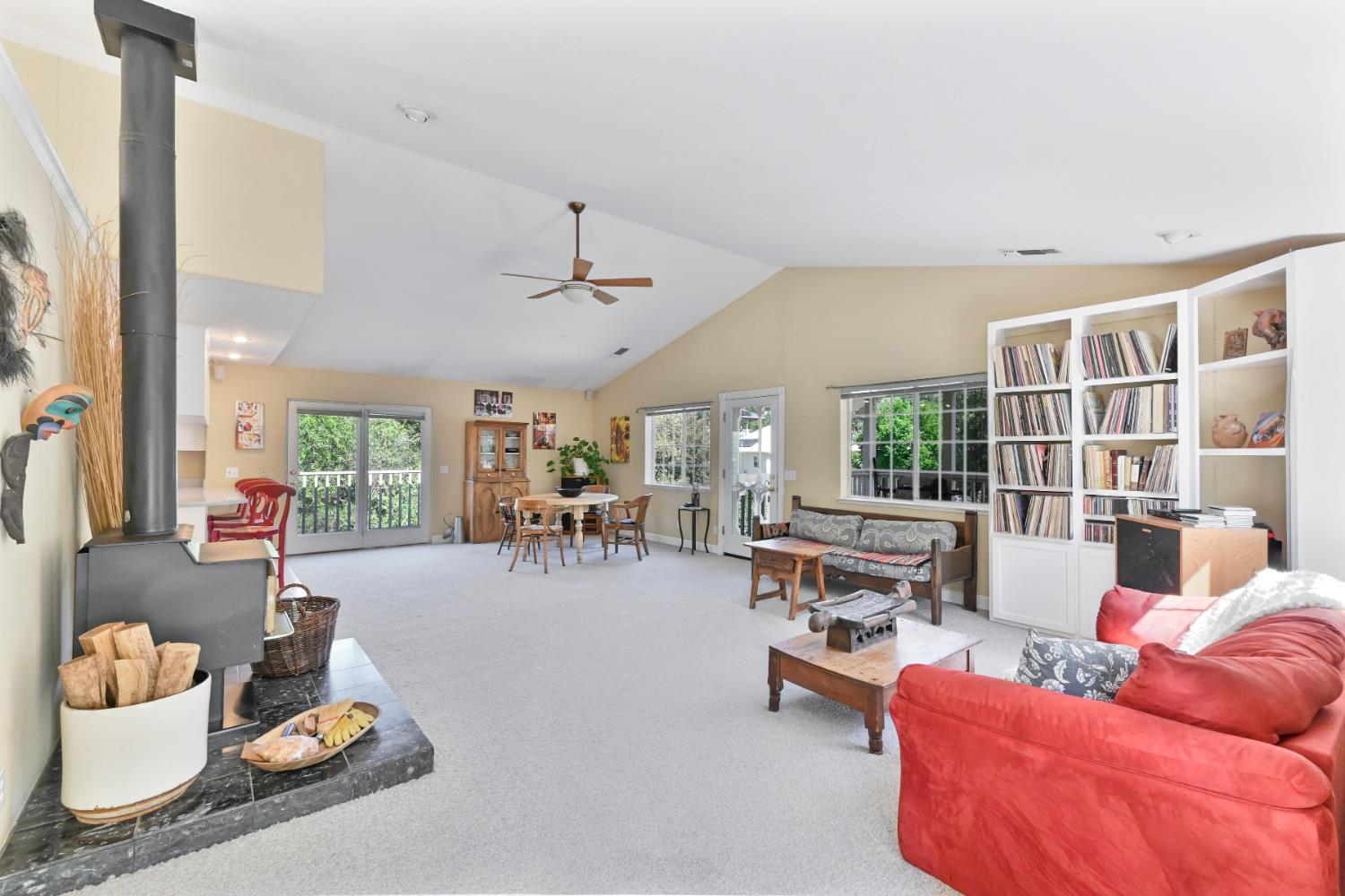 10621 Fleehart Street