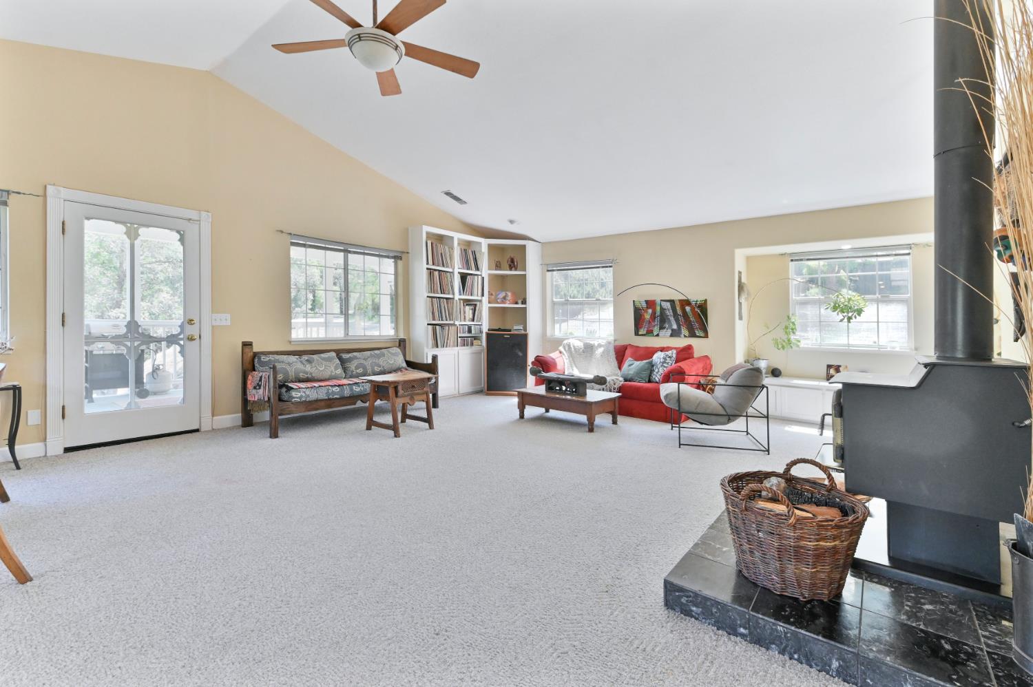 10621 Fleehart Street