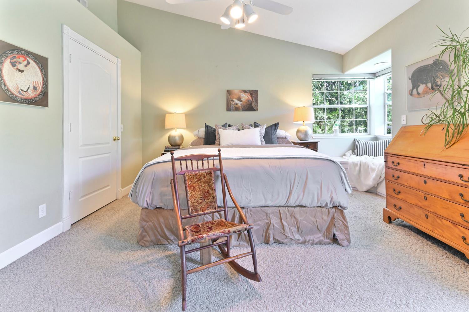 10621 Fleehart Street