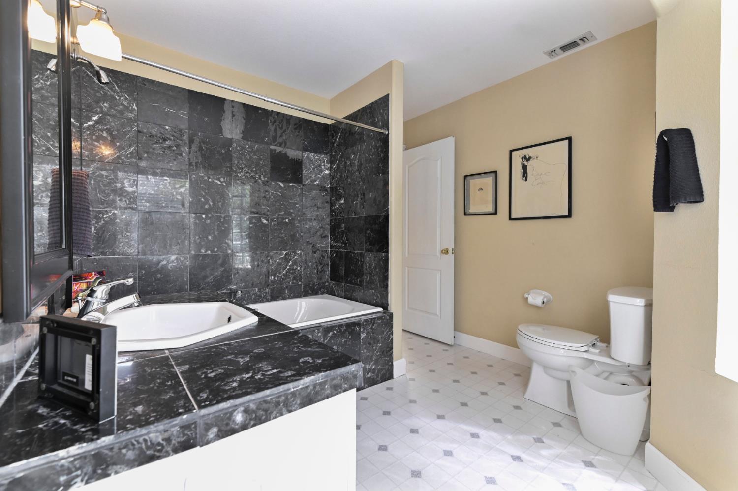 10621 Fleehart Street