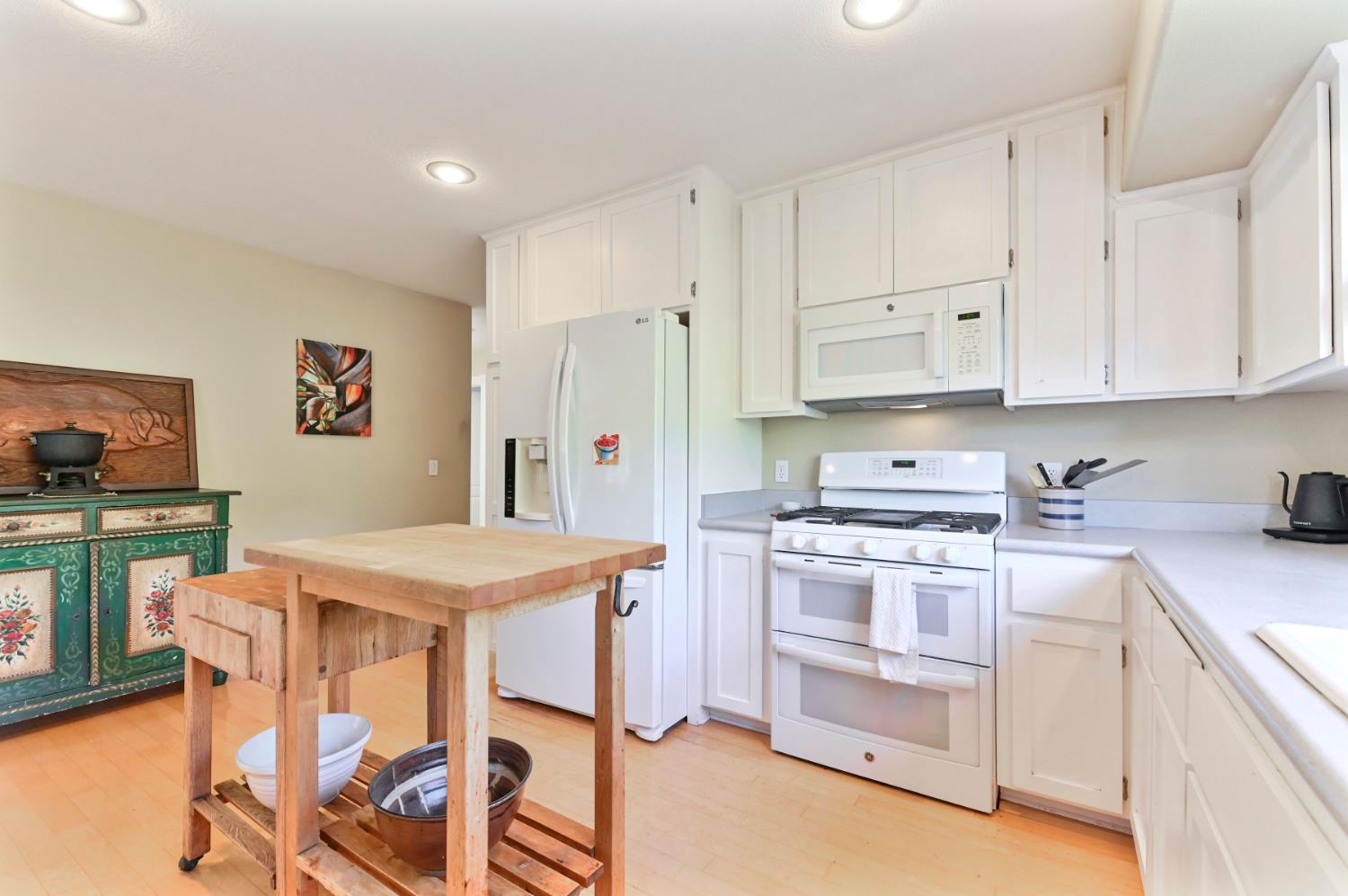 10621 Fleehart Street