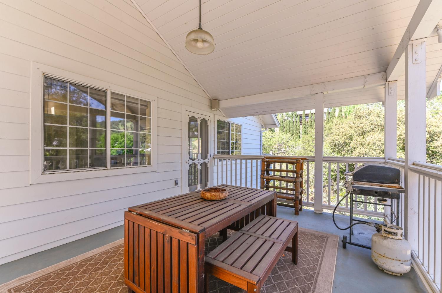 10621 Fleehart Street