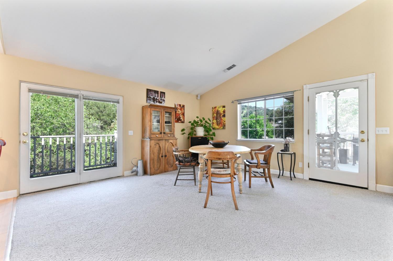 10621 Fleehart Street