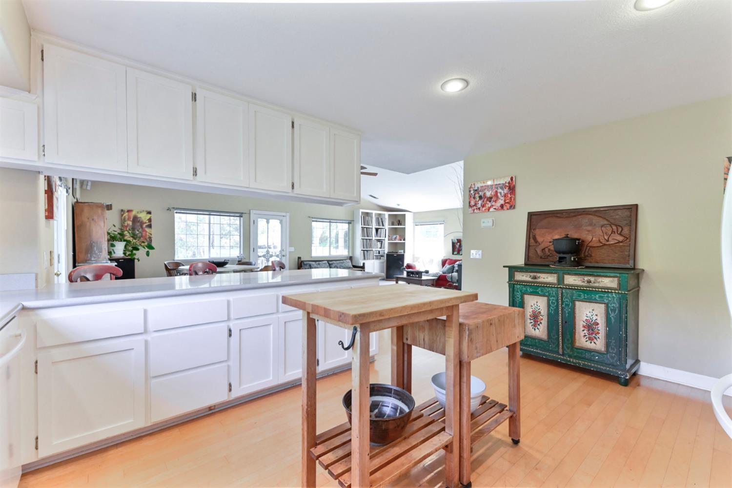 10621 Fleehart Street