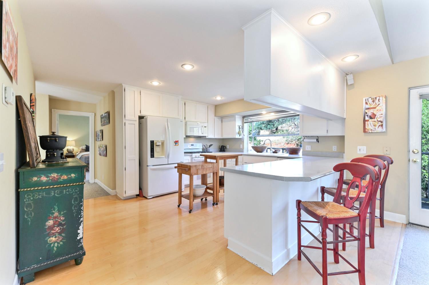 10621 Fleehart Street