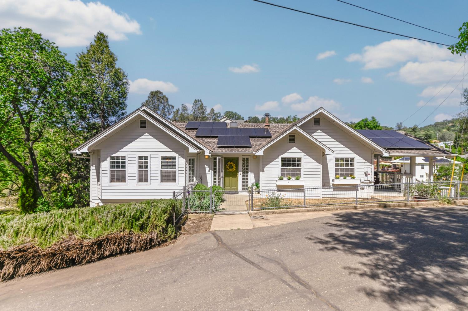 10621 Fleehart Street