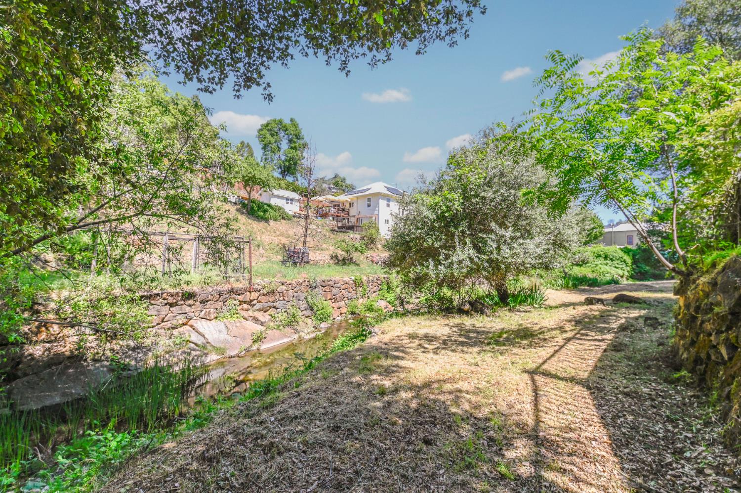 10621 Fleehart Street