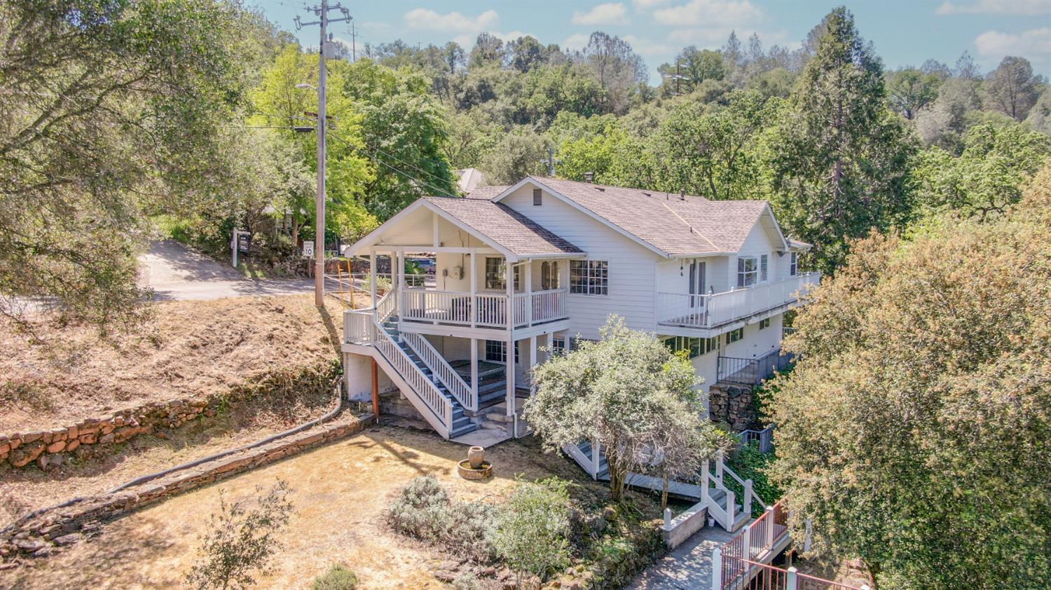 10621 Fleehart Street