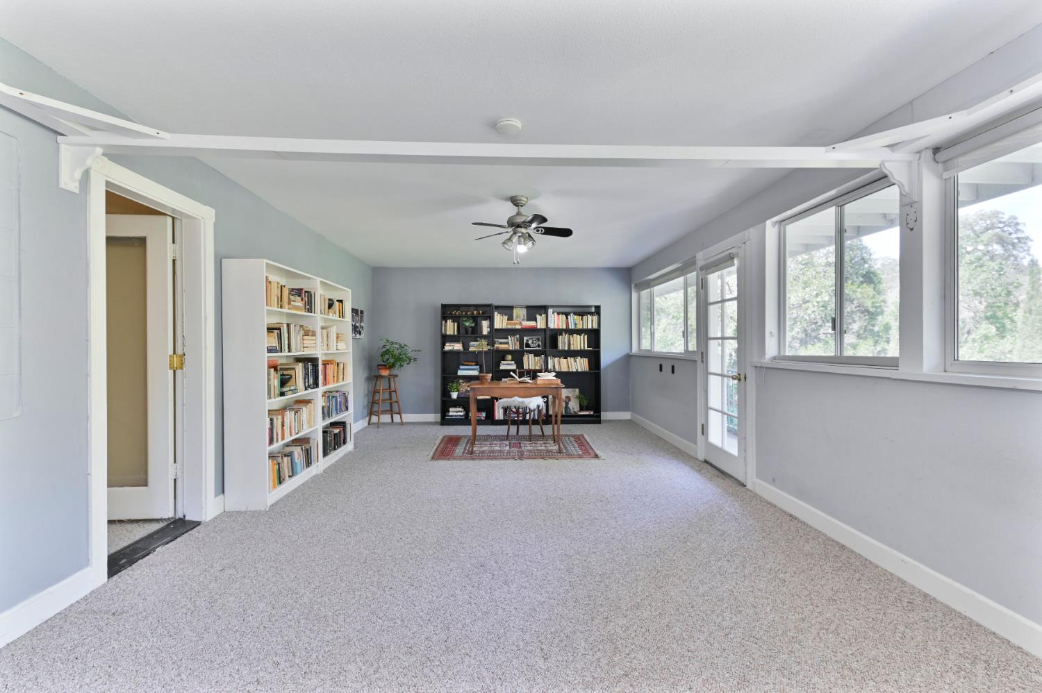 10621 Fleehart Street