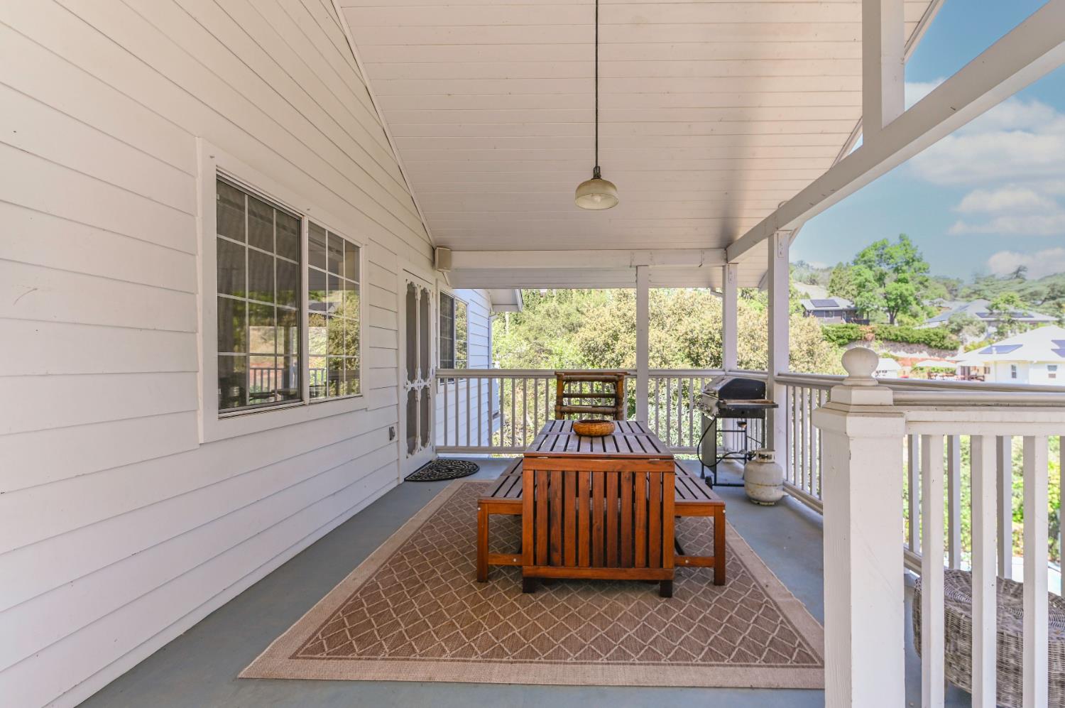 10621 Fleehart Street