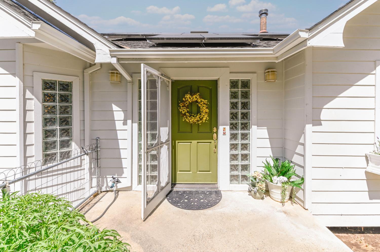 10621 Fleehart Street