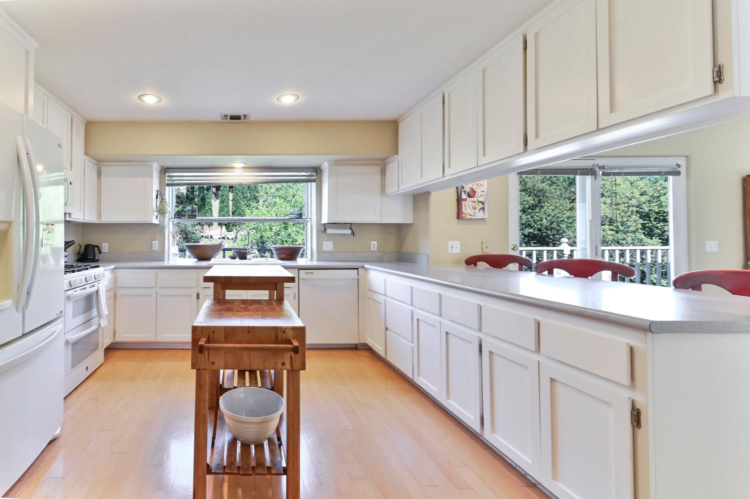 10621 Fleehart Street