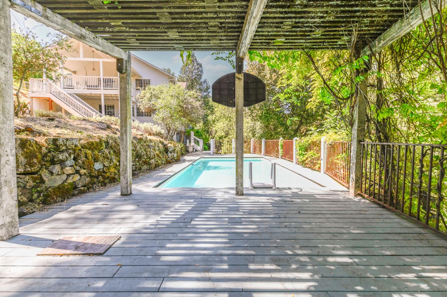 10621 Fleehart Street