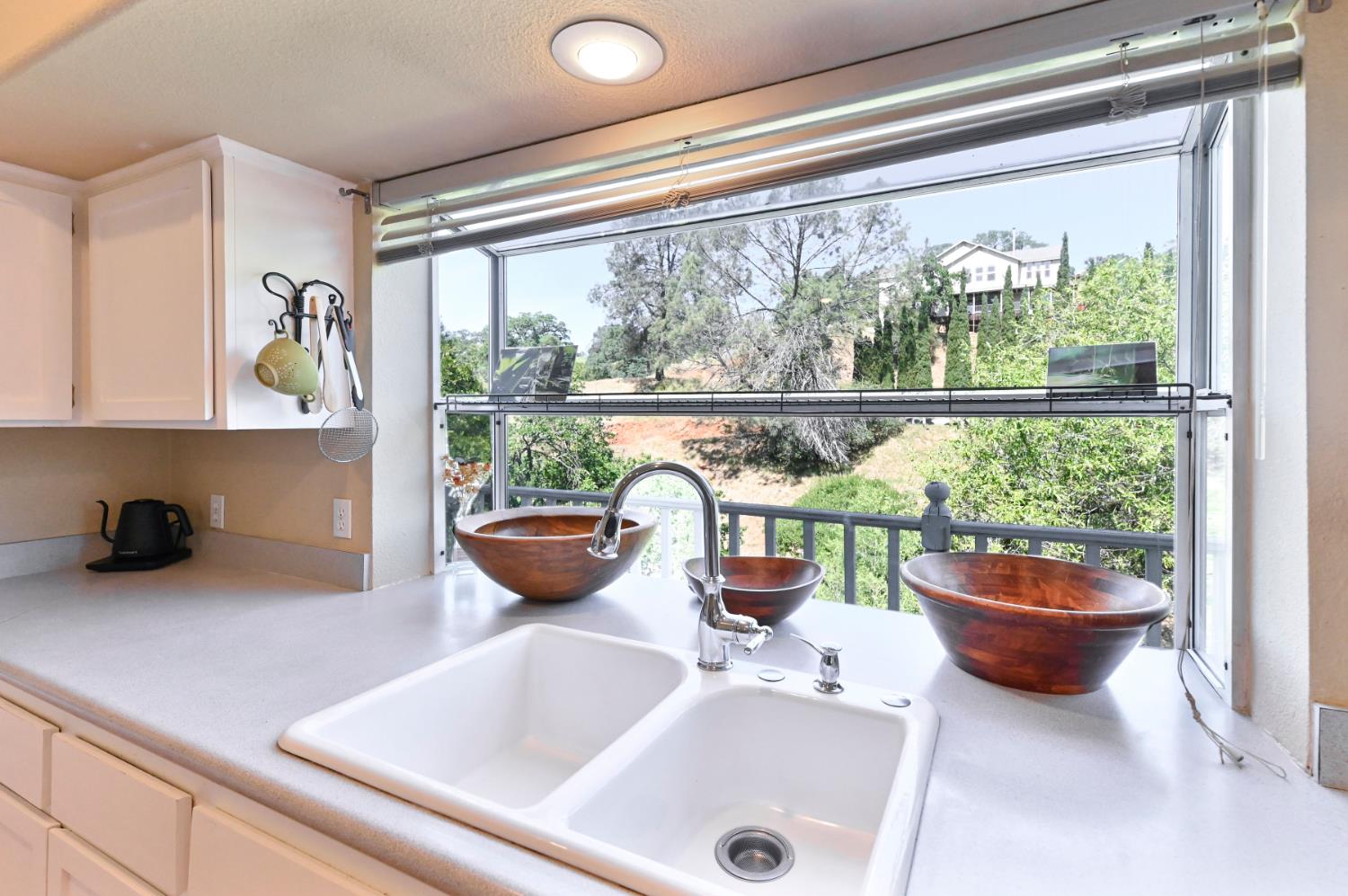 10621 Fleehart Street