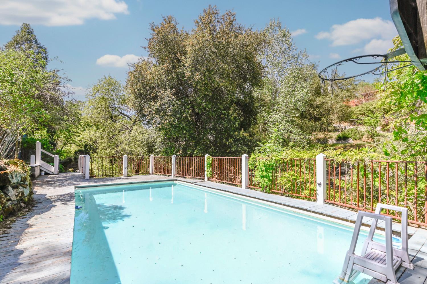 10621 Fleehart Street