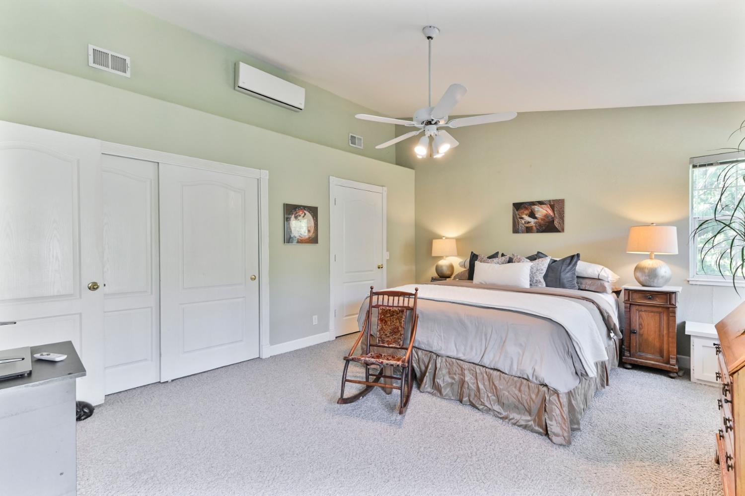 10621 Fleehart Street