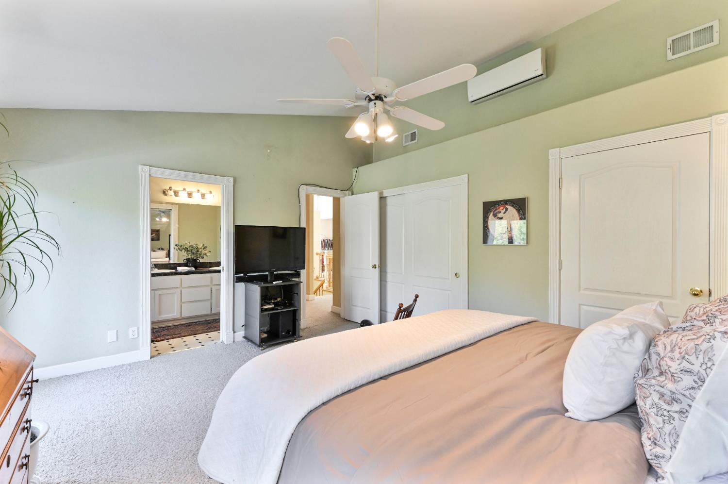 10621 Fleehart Street