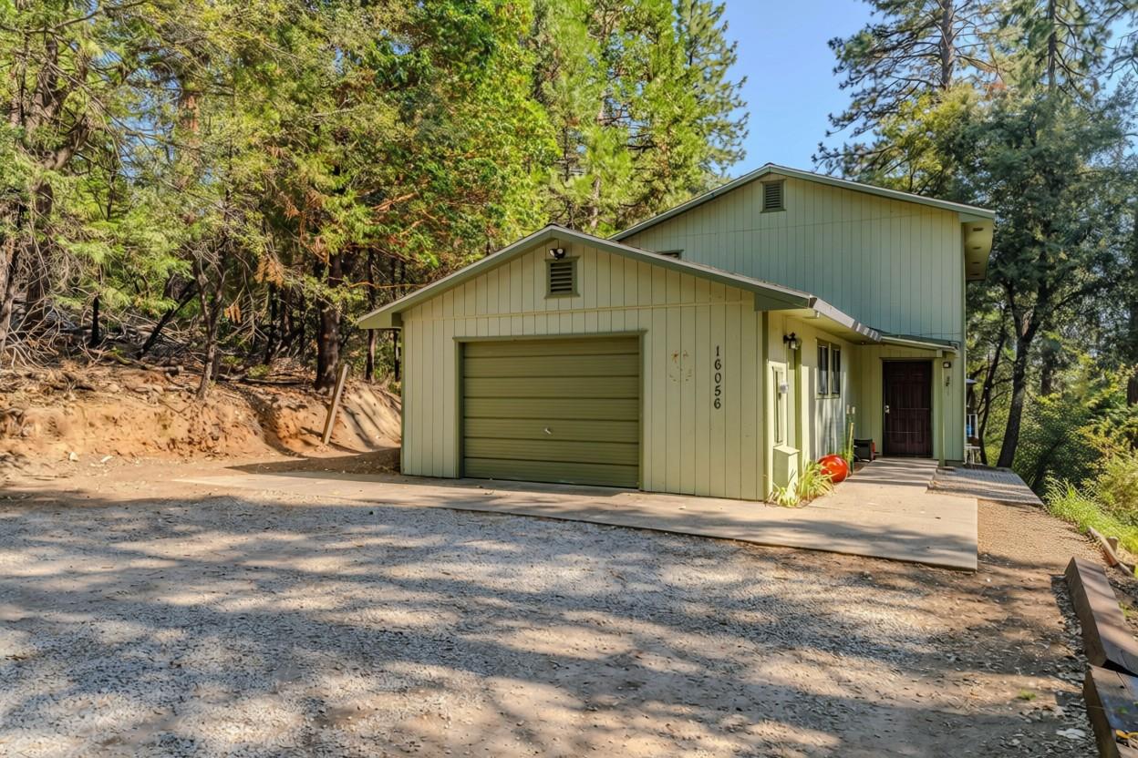 16056 N Cedar Heights Drive