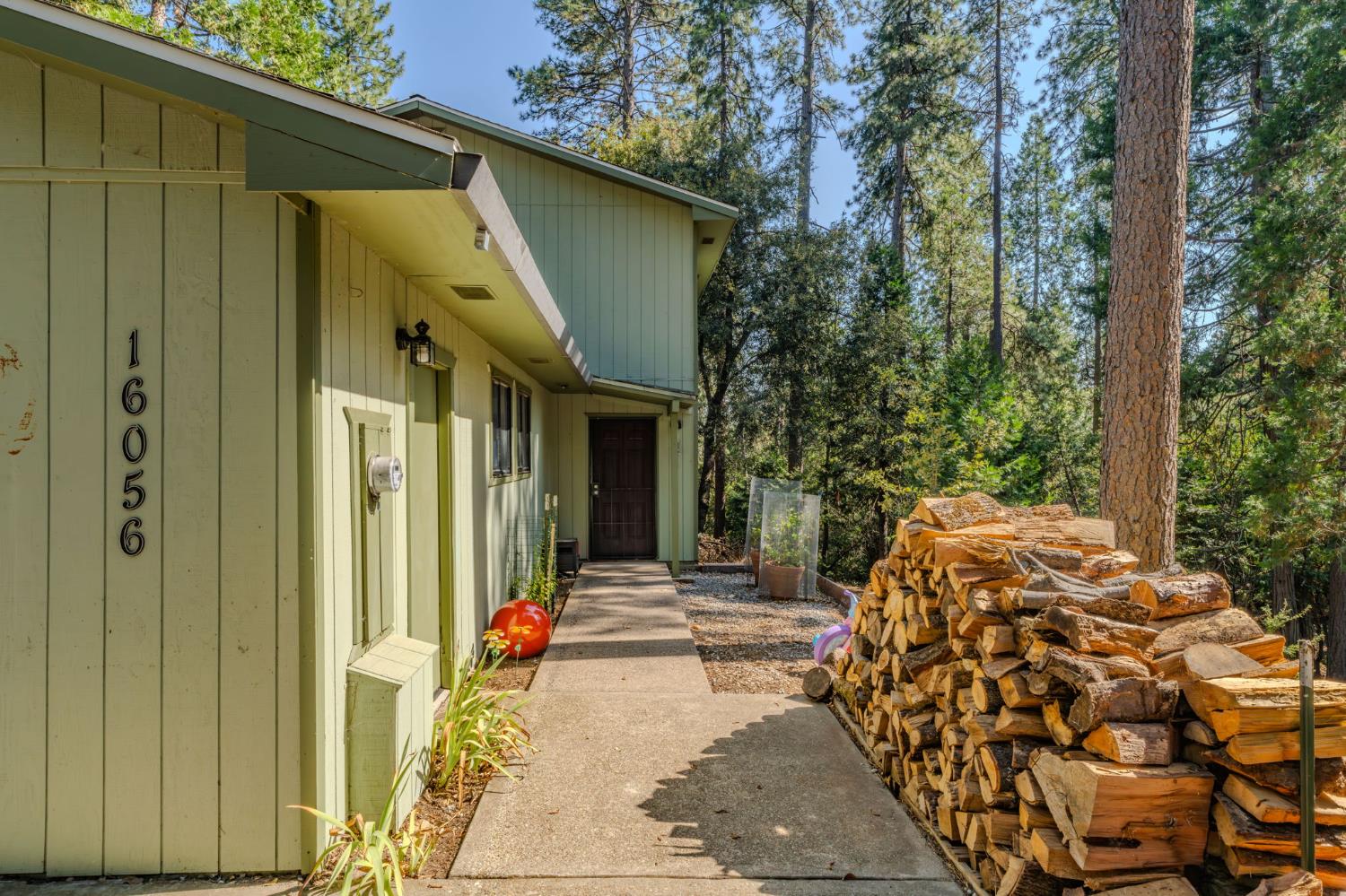 16056 N Cedar Heights Drive