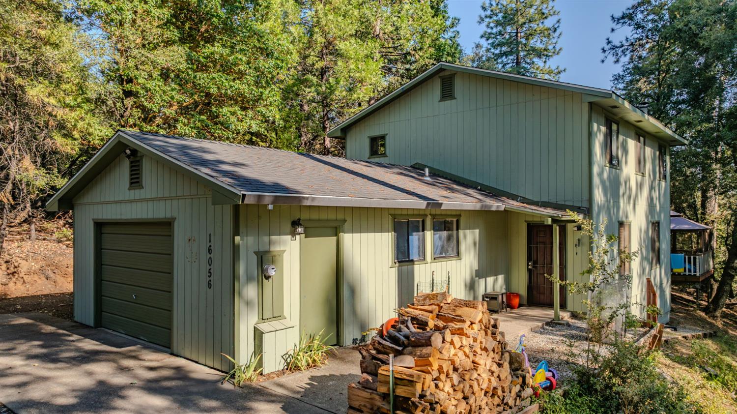 16056 N Cedar Heights Drive