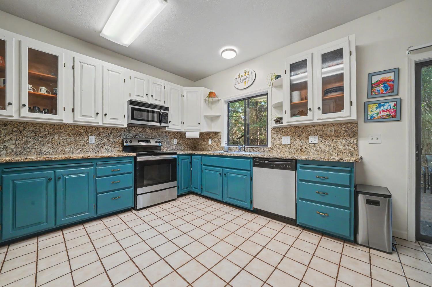16056 N Cedar Heights Drive