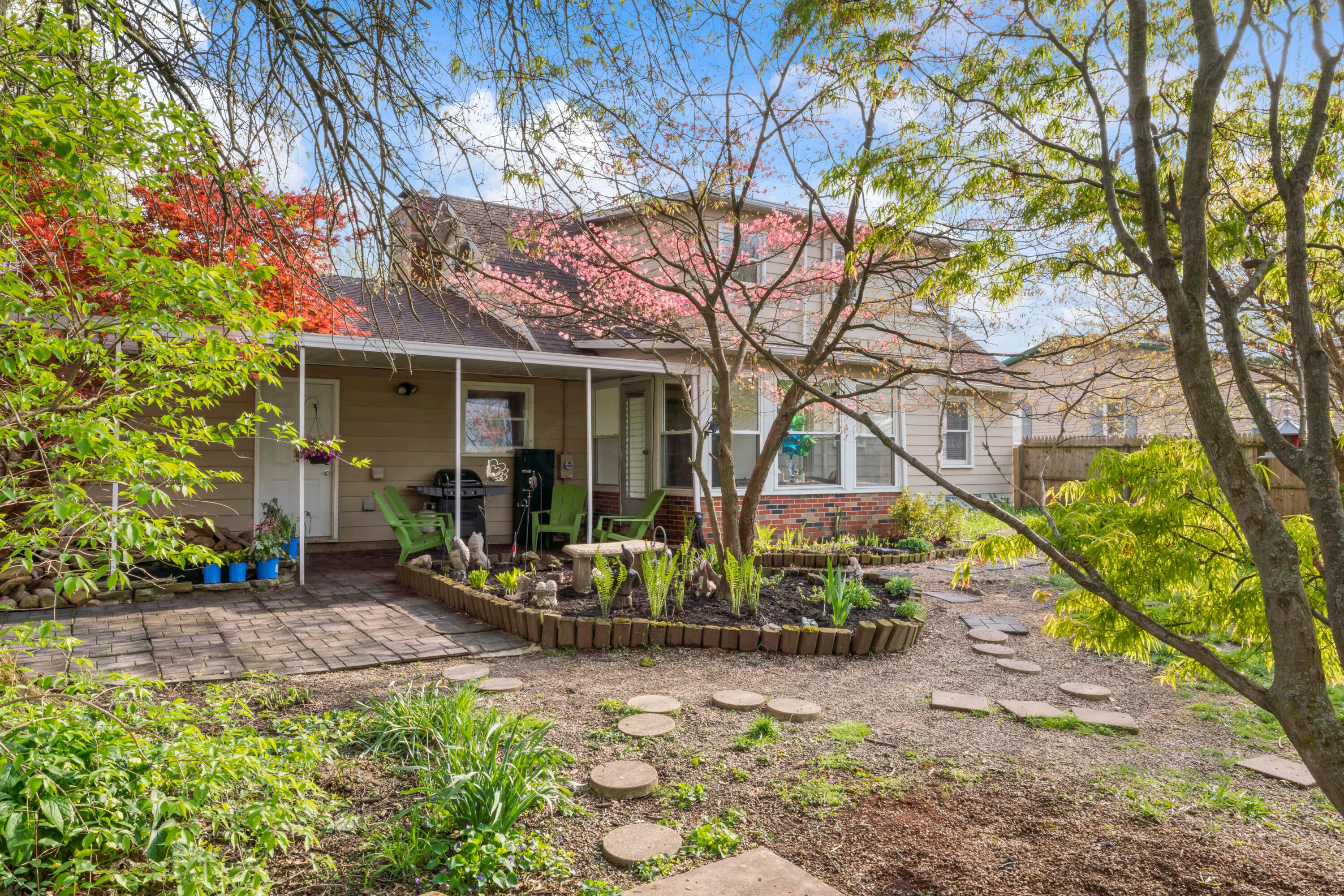 320 N Vernon Avenue
