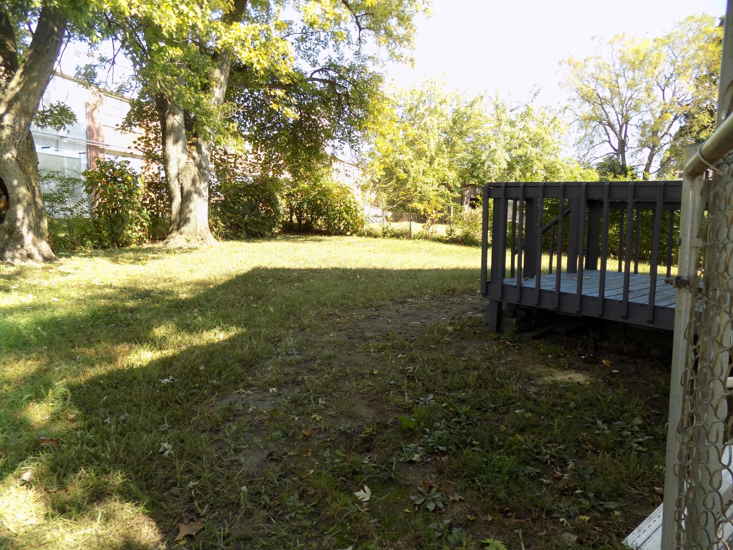 122 W Poplar Avenue