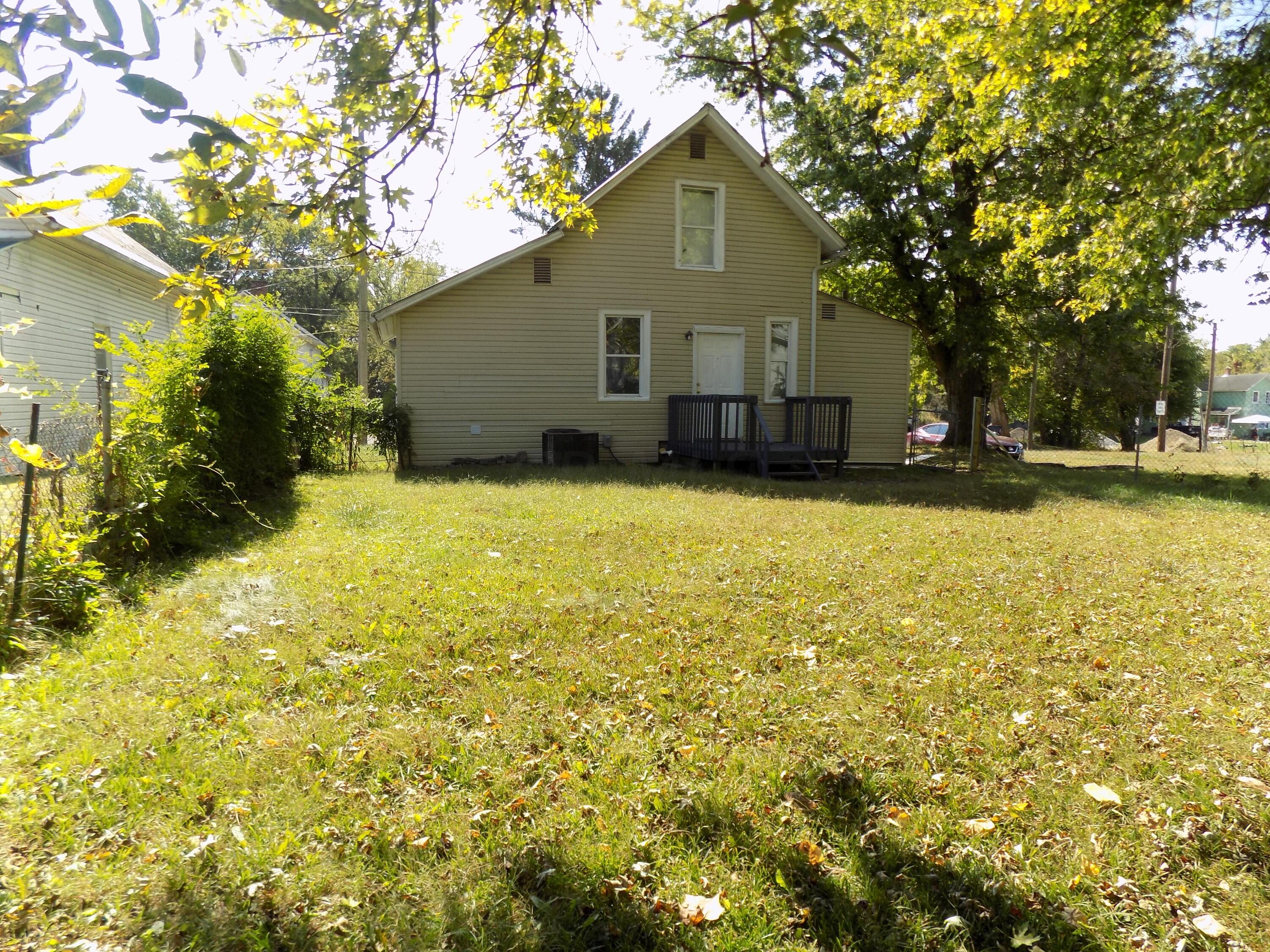 122 W Poplar Avenue
