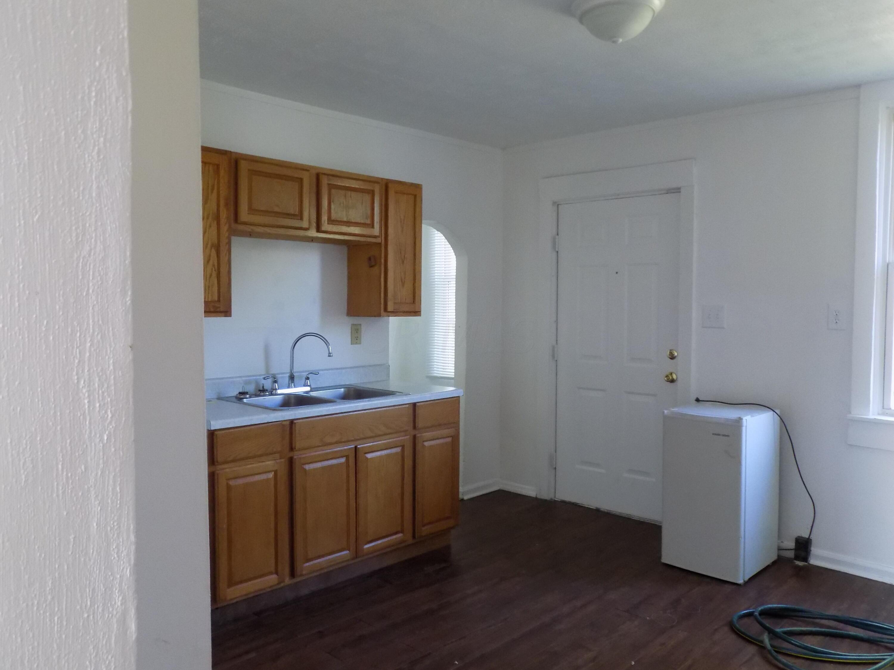 122 W Poplar Avenue