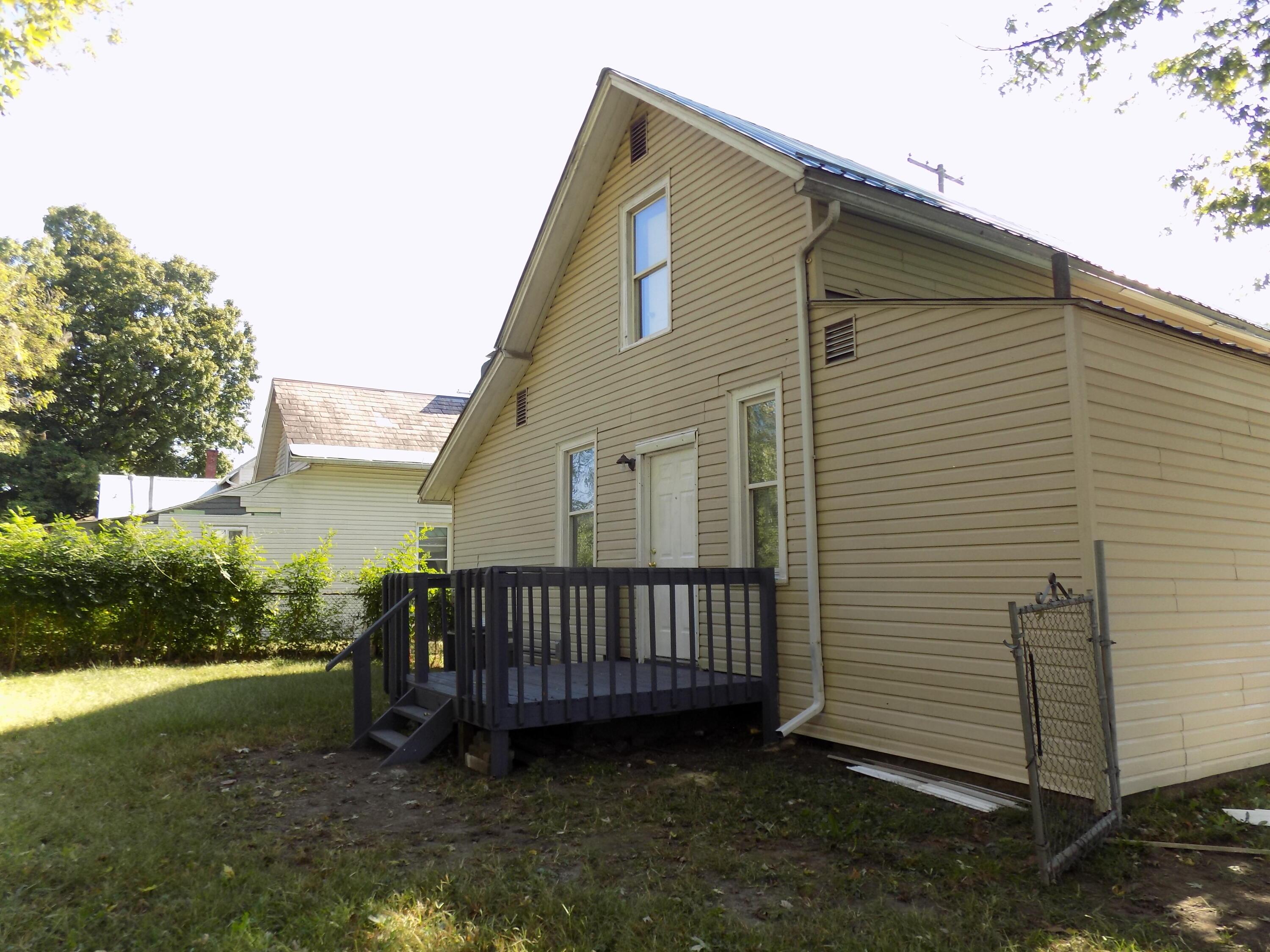 122 W Poplar Avenue