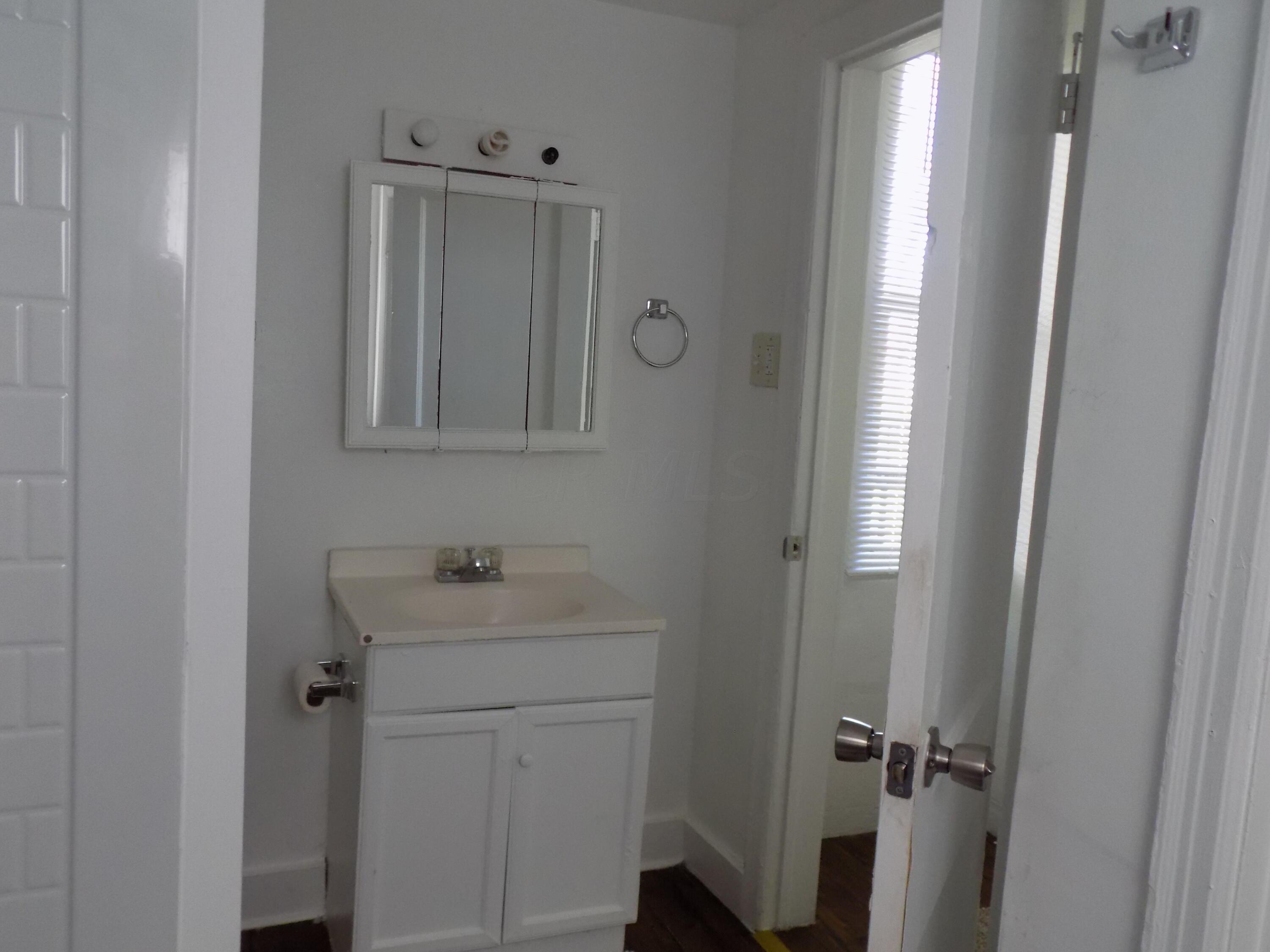 122 W Poplar Avenue