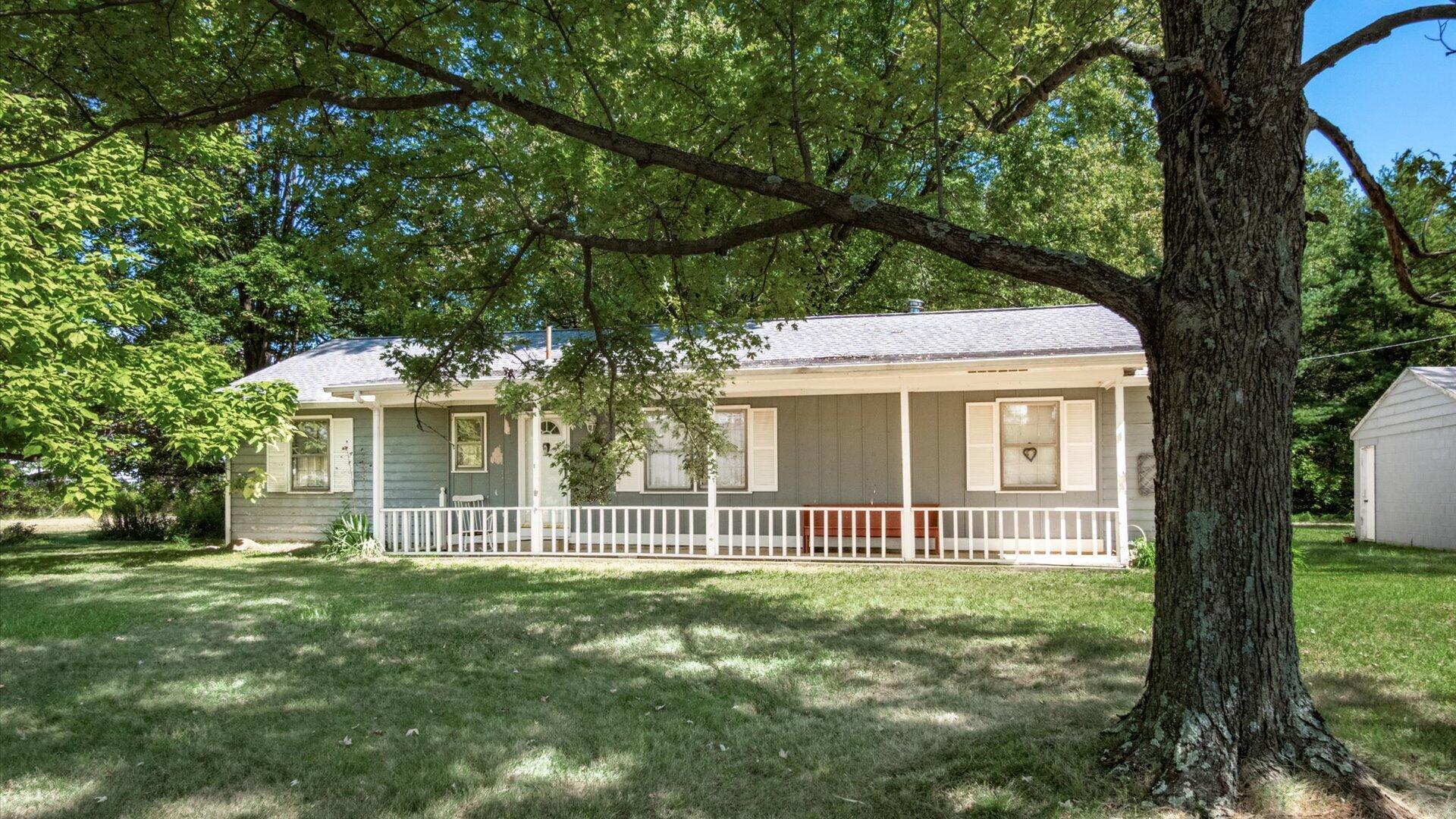 10475 Hazelton Etna Road SW