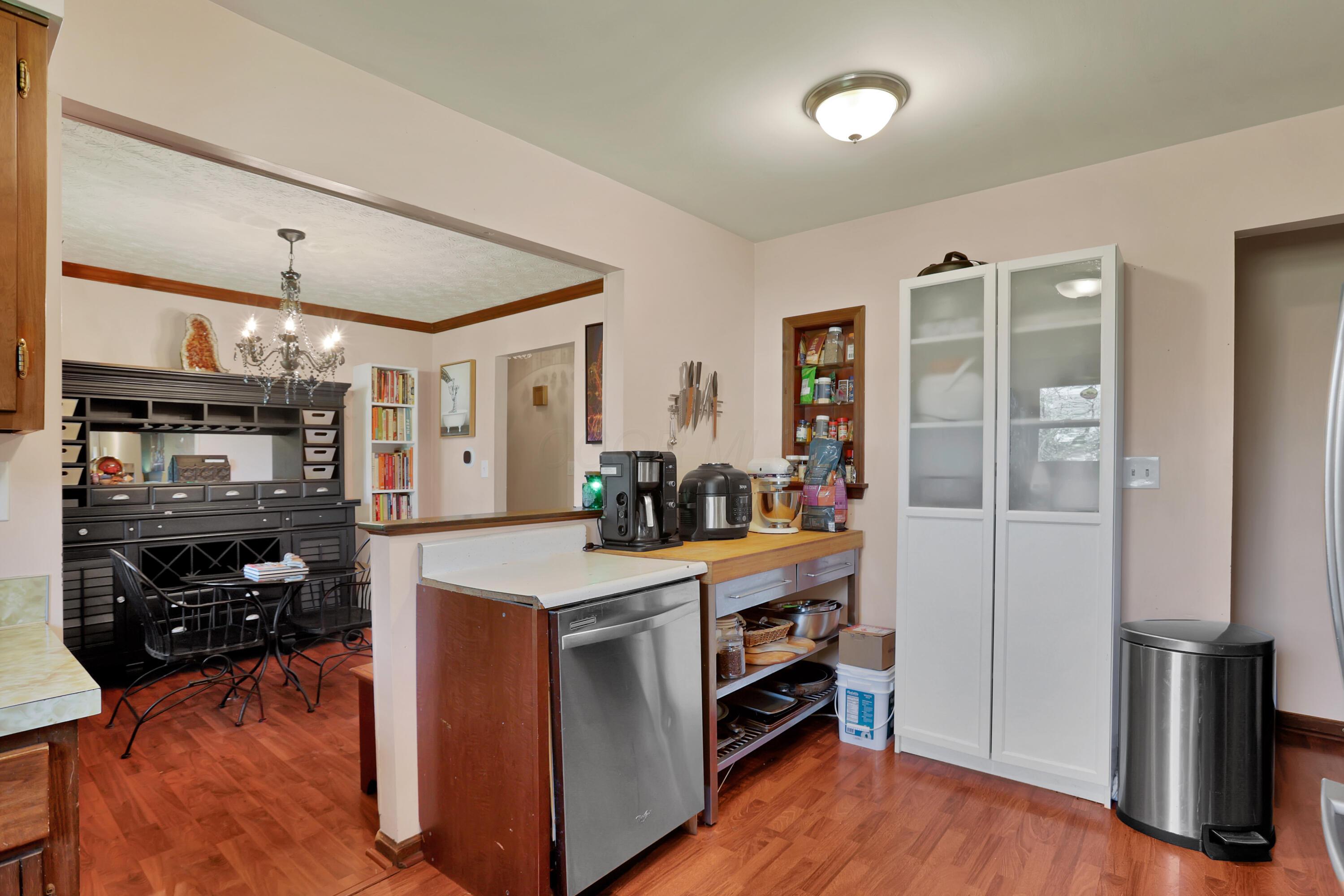6890 Refugee Road