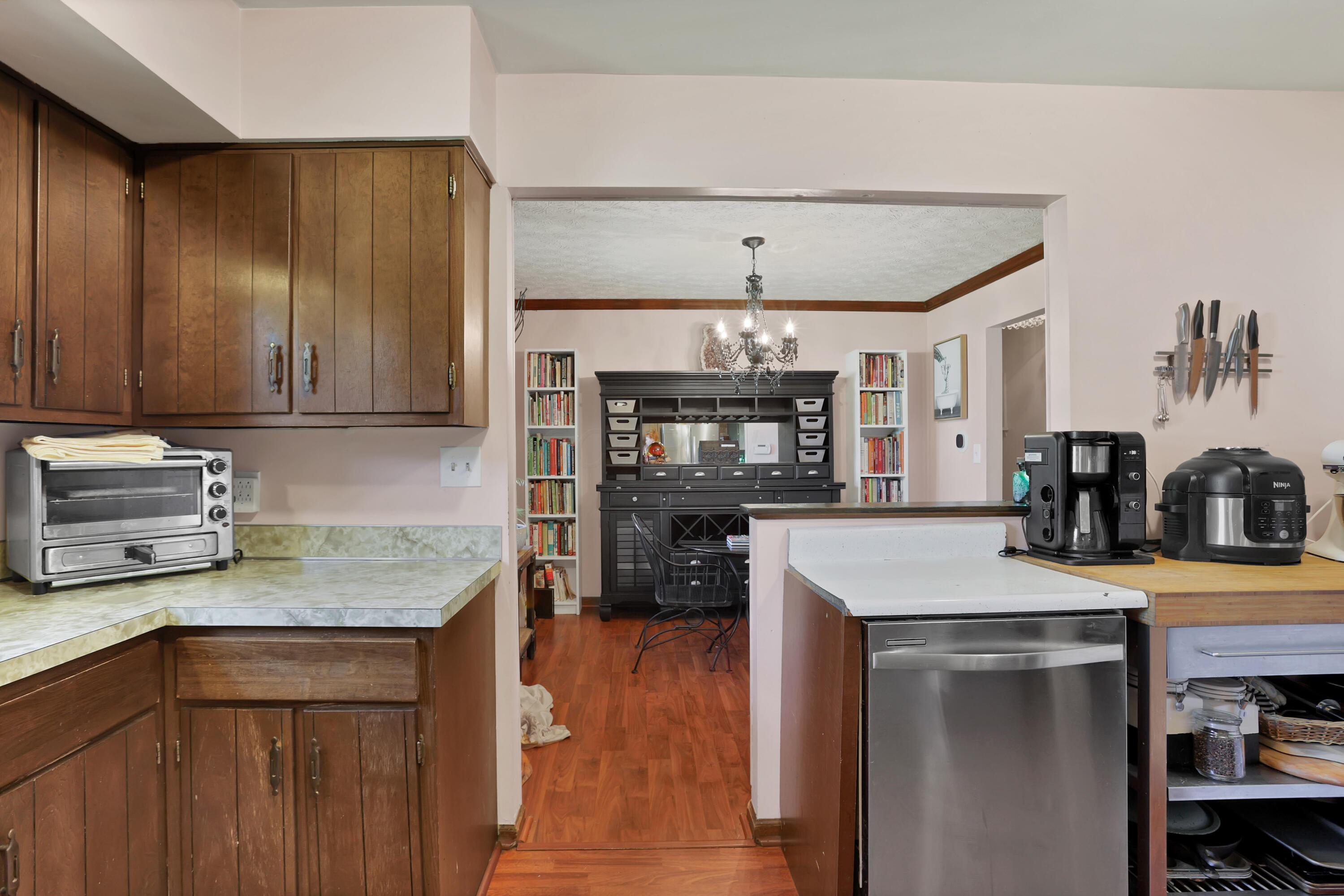 6890 Refugee Road